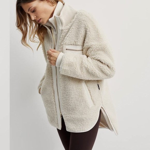 ✨Varley Jacket✨ - Picture 2 of 9